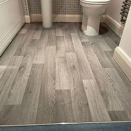 A brathroom featuring Vinyl Flooring installed by Carpet and Vinyl in the Cotswolds and Southwest