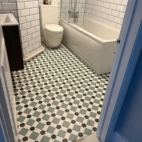 A bathroom featuring vinyl Flooring installed by Carpet and Vinyl in the Cotswolds and Southwest